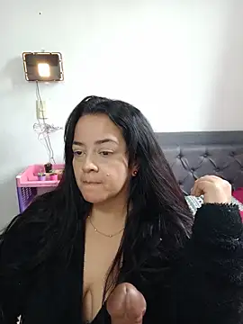 lucia vonne  online show from June 6, 2026, 9:09 pm