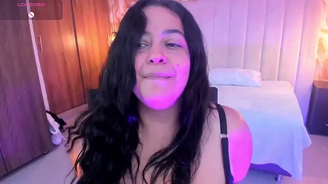 Snapshot of lucia_vonne_ chatting on May 8, 2026, 7:50 pm lucia vonne online show from May 8, 2026, 7:50 pm