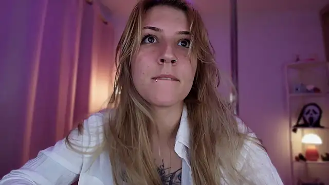 Snapshot of Dakotaa_ chatting on May 9, 2026, 1:42 am Dakotaa online show from May 9, 2026, 1:42 am