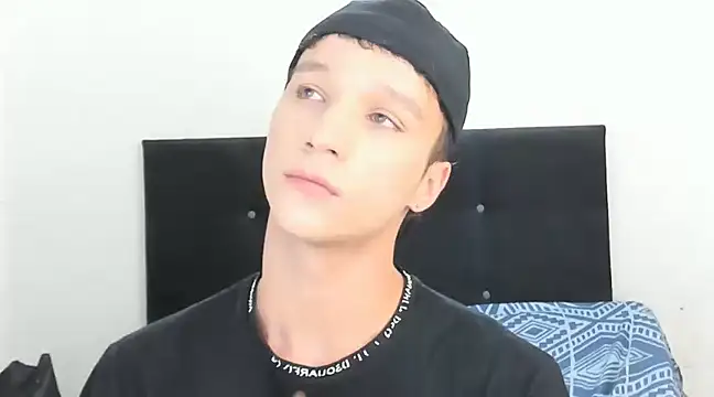 angelcortes online show from January 17, 2025, 11:49 am