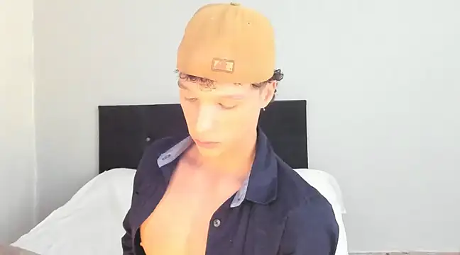 angelcortes online show from March 11, 2025, 1:37 am