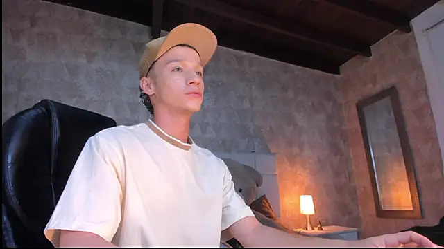 angelcortes online show from November 25, 2025, 11:54 am