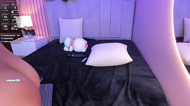 Snapshot of aline_cooper chatting on January 21, 2025, 10:51 pm aline cooper online show from January 21, 2025, 10:51 pm