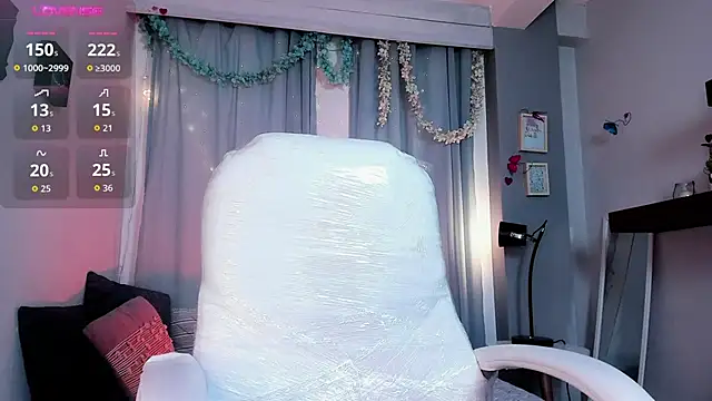 Snapshot of CoralineRicce_ chatting on October 28, 2025, 6:01 am CoralineRicce online show from October 28, 2025, 6:01 am