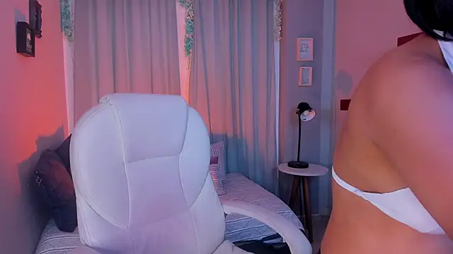 Snapshot of CoralineRicce_ chatting on February 14, 2025, 4:58 am CoralineRicce online show from February 14, 2025, 4:58 am
