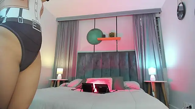 Snapshot of CoralineRicce_ chatting on October 11, 2025, 8:43 pm CoralineRicce online show from October 11, 2025, 8:43 pm