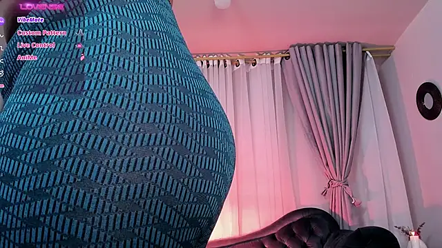 Snapshot of CoralineRicce_ chatting on November 12, 2025, 12:37 am CoralineRicce online show from November 12, 2025, 12:37 am