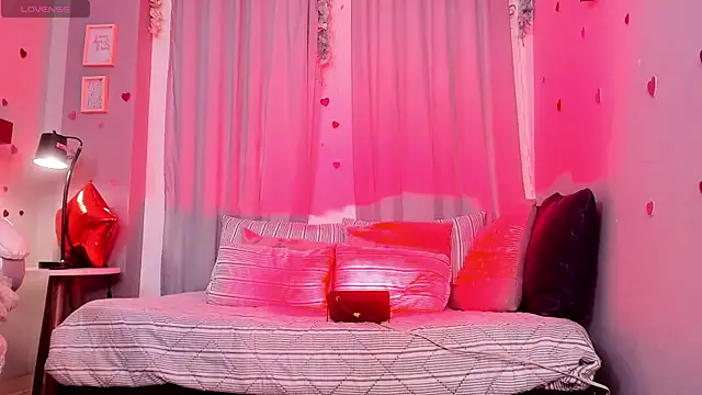 Snapshot of CoralineRicce_ chatting on March 18, 2025, 4:51 am CoralineRicce online show from March 18, 2025, 4:51 am