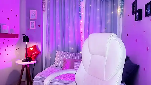 Snapshot of CoralineRicce_ chatting on March 23, 2025, 5:32 am CoralineRicce online show from March 23, 2025, 5:32 am