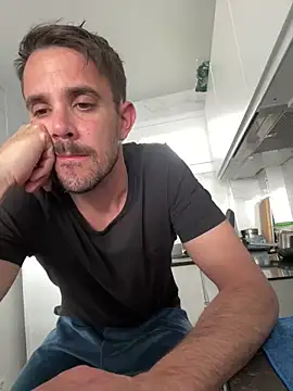 julian333 online show from March 20, 2025, 4:31 pm