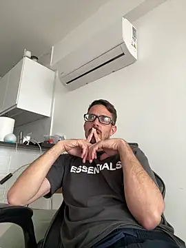 julian333 online show from March 22, 2025, 12:35 pm