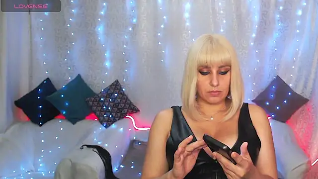 Snapshot of Stella_Adria chatting on September 11, 2025, 1:27 am Stella Adria online show from September 11, 2025, 1:27 am
