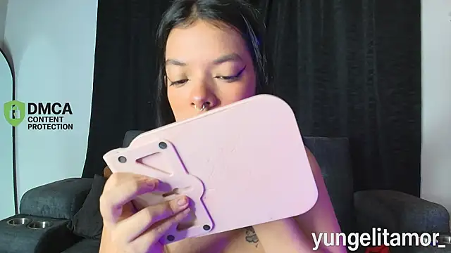 yungelitamor  online show from October 16, 2025, 5:16 am