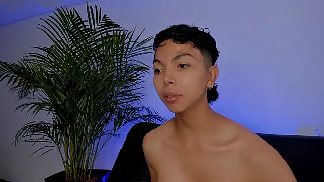 xhenisa  online show from January 15, 2026, 5:16 pm