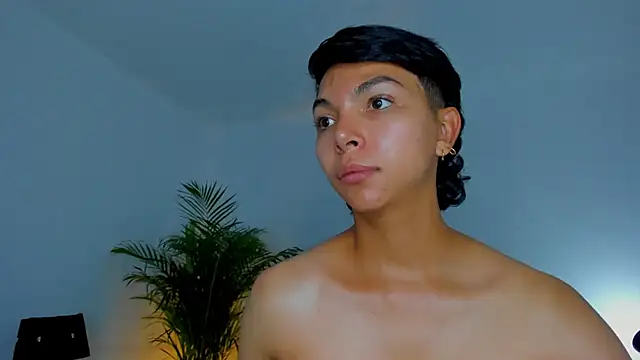 Snapshot of xhenisa_ chatting on September 29, 2025, 8:03 pm xhenisa online show from September 29, 2025, 8:03 pm