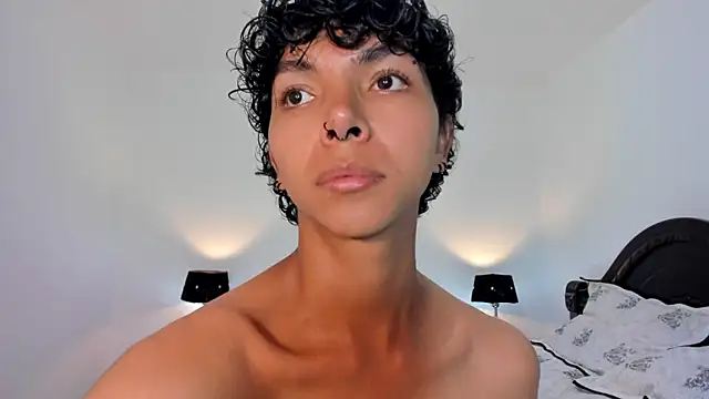 Snapshot of xhenisa_ chatting on January 17, 2025, 8:44 pm xhenisa online show from January 17, 2025, 8:44 pm