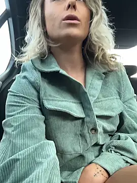 Snapshot of petrouchkaaa_ chatting on November 12, 2025, 9:57 am petrouchkaaa online show from November 12, 2025, 9:57 am