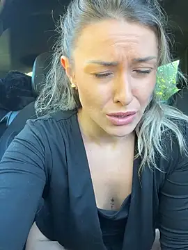 Snapshot of petrouchkaaa_ chatting on November 29, 2025, 9:42 am petrouchkaaa online show from November 29, 2025, 9:42 am