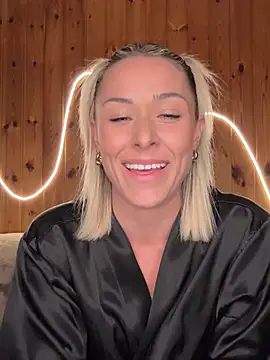 petrouchkaaa  online show from April 1, 2026, 7:55 pm