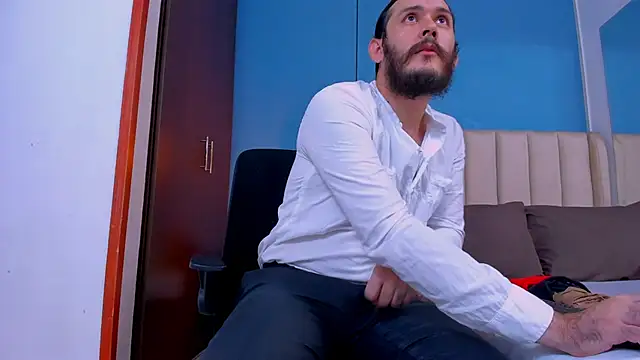 jeanpiere  online show from October 5, 2025, 2:35 am