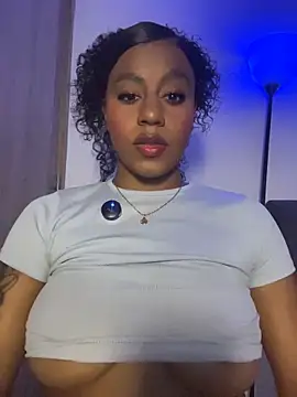 charlotteeruss online show from June 12, 2026, 5:27 am