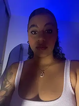 charlotteeruss online show from April 21, 2026, 2:47 am