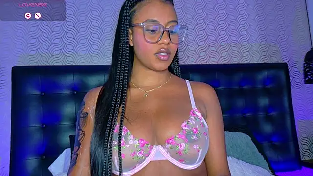 charlotteeruss online show from March 21, 2025, 10:06 pm