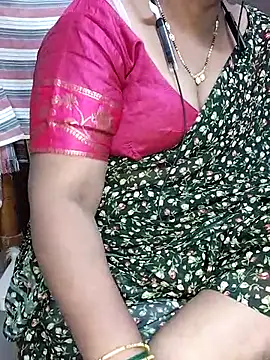 Snapshot of yours-kavaya chatting on October 18, 2025, 5:37 pm yours-kavaya online show from October 18, 2025, 5:37 pm