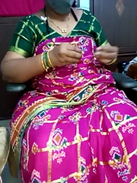 Snapshot of yours-kavaya chatting on October 31, 2025, 6:26 pm yours-kavaya online show from October 31, 2025, 6:26 pm