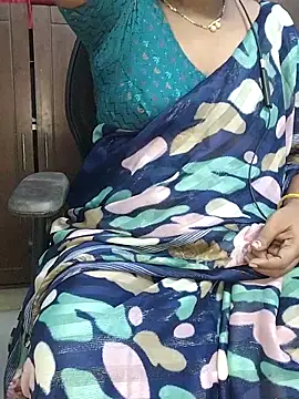 Snapshot of yours-kavaya chatting on October 31, 2025, 12:07 am yours-kavaya online show from October 31, 2025, 12:07 am