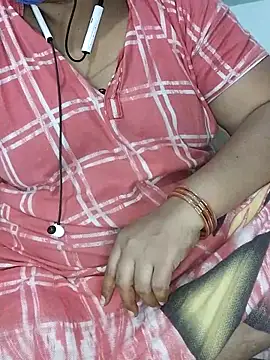 Snapshot of yours-kavaya chatting on March 7, 2025, 6:00 pm yours-kavaya online show from March 7, 2025, 6:00 pm