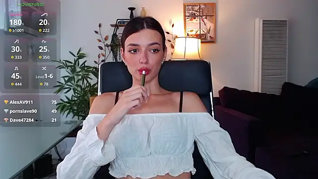 Snapshot of olivia_jeas chatting on July 25, 2026, 8:37 pm olivia jeas online show from July 25, 2026, 8:37 pm