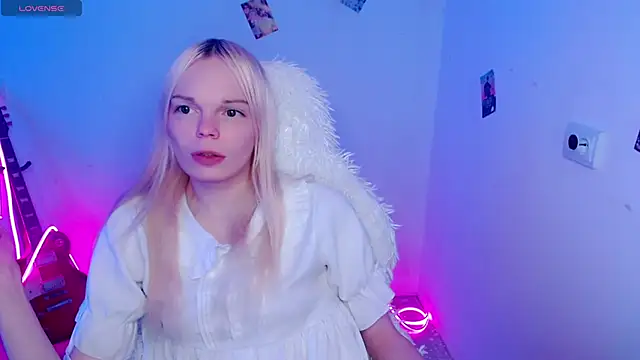 Snapshot of Emily_Nyaffee chatting on November 22, 2025, 10:30 pm Emily Nyaffee online show from November 22, 2025, 10:30 pm