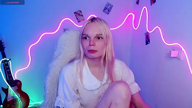 Snapshot of Emily_Nyaffee chatting on November 5, 2025, 1:03 pm Emily Nyaffee online show from November 5, 2025, 1:03 pm