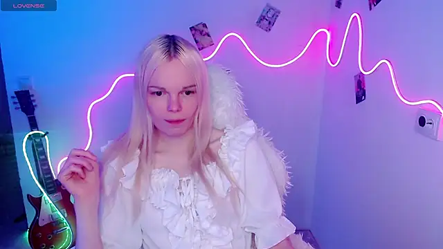 Snapshot of Emily_Nyaffee chatting on November 10, 2025, 7:08 pm Emily Nyaffee online show from November 10, 2025, 7:08 pm