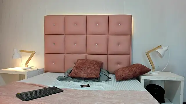 lhiamfit online show from November 5, 2025, 4:43 pm