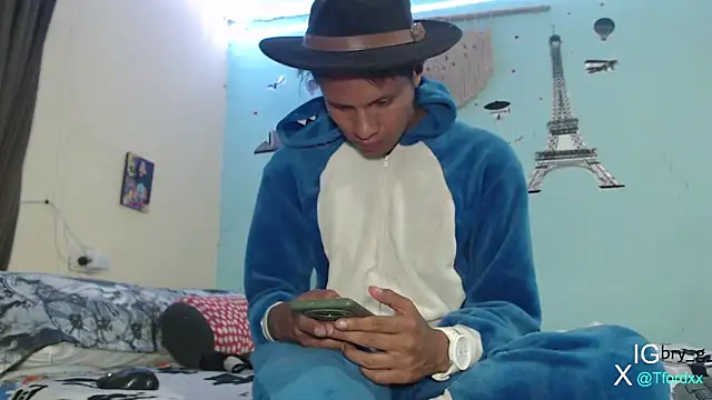Snapshot of Tylerfordxxx chatting on December 3, 2024, 10:34 pm Tylerfordxxx online show from December 3, 2024, 10:34 pm