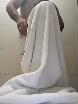 Renooo04 online show from February 6, 2026, 5:03 am