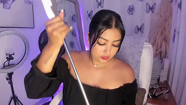 NatashaBrown12 online show from May 26, 2026, 9:57 pm
