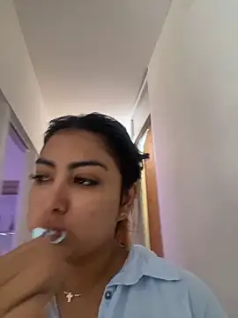 NatashaBrown12 online show from May 18, 2026, 1:49 pm