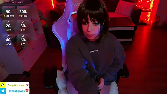 Snapshot of PetiteAngel666 chatting on March 21, 2025, 3:44 am PetiteAngel666 online show from March 21, 2025, 3:44 am