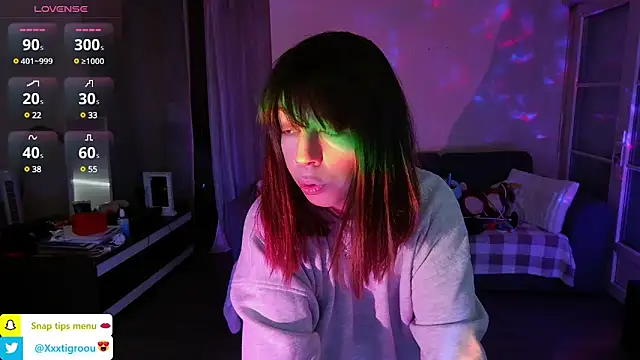 Snapshot of PetiteAngel666 chatting on March 19, 2025, 8:22 pm PetiteAngel666 online show from March 19, 2025, 8:22 pm