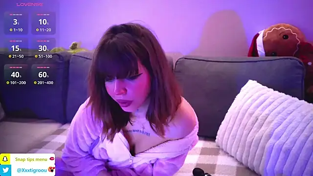 Snapshot of PetiteAngel666 chatting on March 10, 2025, 8:12 pm PetiteAngel666 online show from March 10, 2025, 8:12 pm