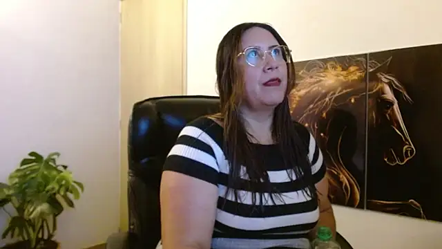 amalia brunette online show from April 17, 2026, 9:39 pm