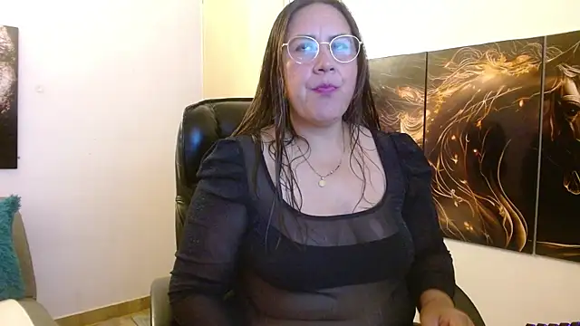 amalia brunette online show from April 8, 2026, 7:10 am