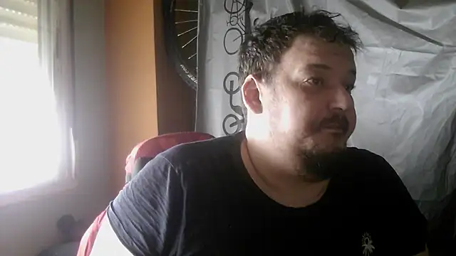Snapshot of porkorossy chatting on April 19, 2026, 7:42 am porkorossy online show from April 19, 2026, 7:42 am