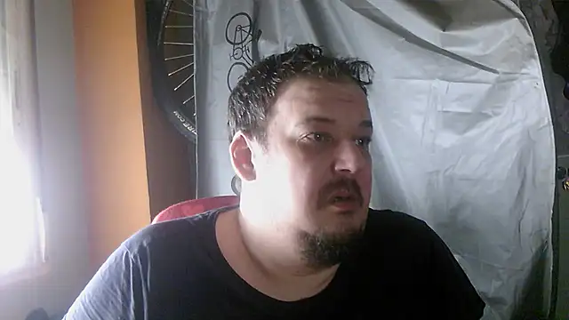 Snapshot of porkorossy chatting on April 20, 2026, 7:22 am porkorossy online show from April 20, 2026, 7:22 am