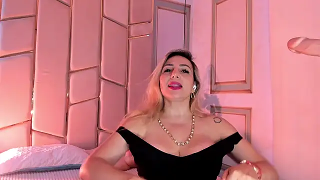 Snapshot of angel_vibes_ chatting on May 9, 2026, 5:05 pm angel vibes online show from May 9, 2026, 5:05 pm