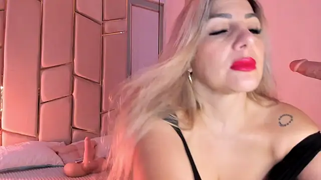 Snapshot of angel_vibes_ chatting on May 19, 2026, 4:25 pm angel vibes online show from May 19, 2026, 4:25 pm