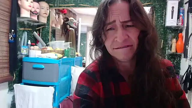 mariposa hot online show from March 11, 2025, 2:07 pm